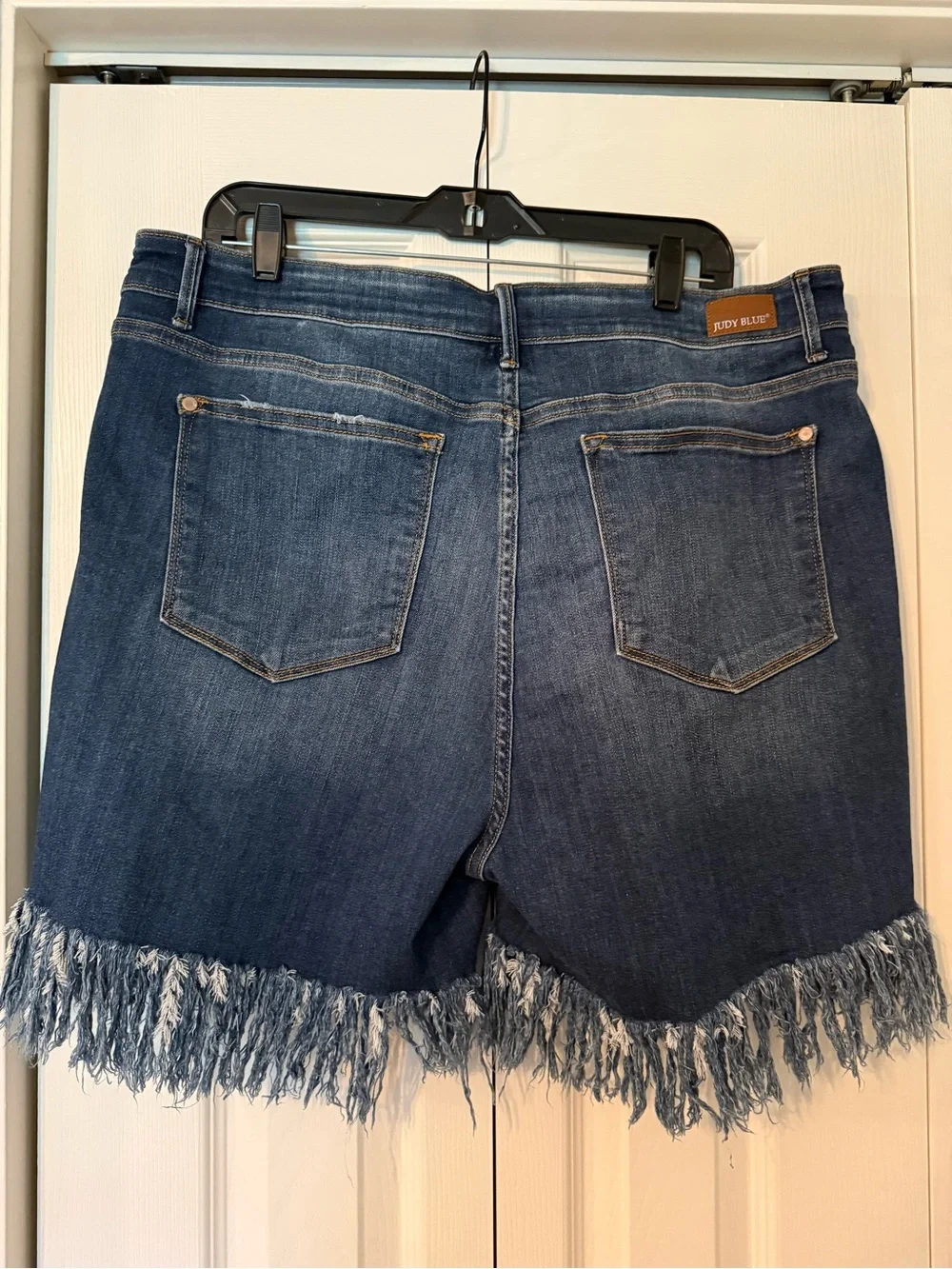 Judy Blue Frayed Hem Dark Wash Denim Shorts 3XL - Picture 2 of 2